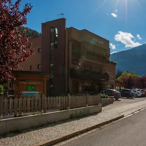 hotel-la-val.it-lombardy.com/